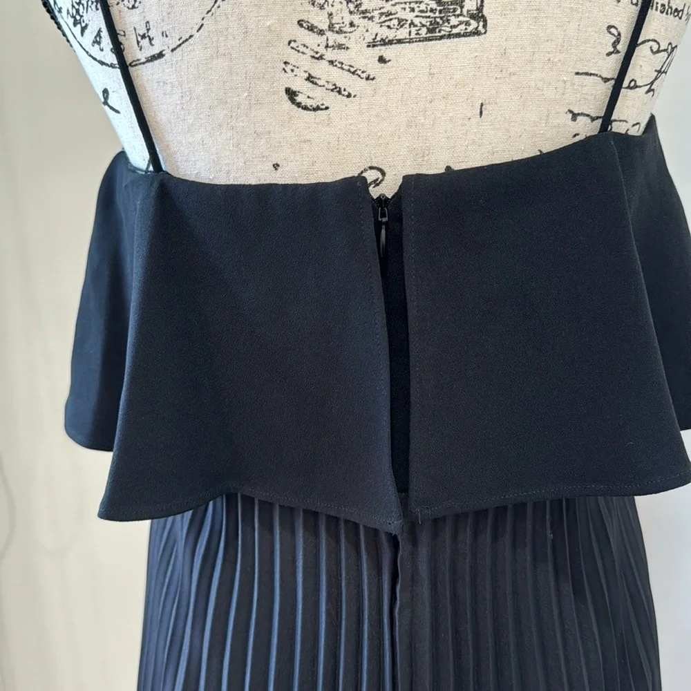 Dress - Picture 5 of 6